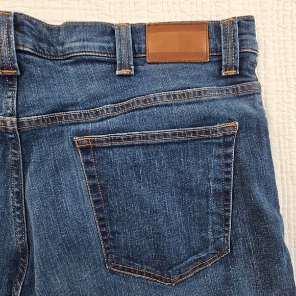 Tommy Hilfiger Jeans Men's 42x32 Stretch Medium Wash Denim Straight Leg EUC LN - Picture 11 of 15